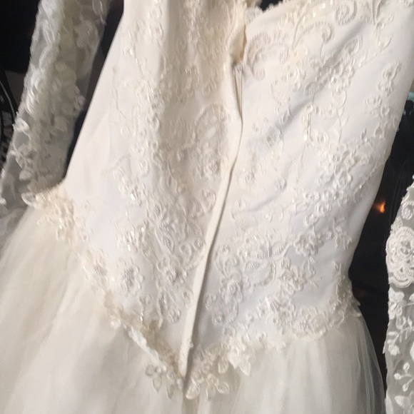 Sweetheart Ivory Ballgown Wedding Dress Size 12. Gently used. - Picture 14 of 16
